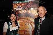 Weinkönigin Birgit Traumannswieser aus Weißenkirchen, Martin Rosenberger (Winzer Krems) (©Foto: Martin Schmitz)